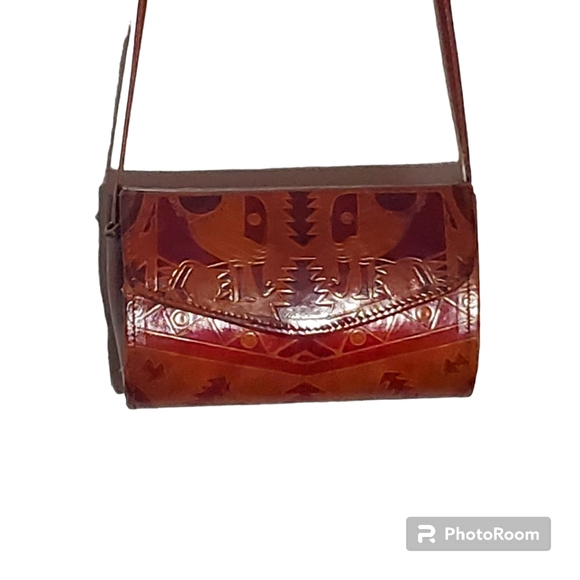 India genuine leather mini crossbody bag. Handle 28" 8"x3"x3" Front flap. New - Picture 3 of 3